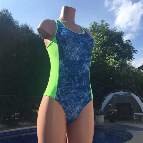 Swimwear - Picture 5 of 8